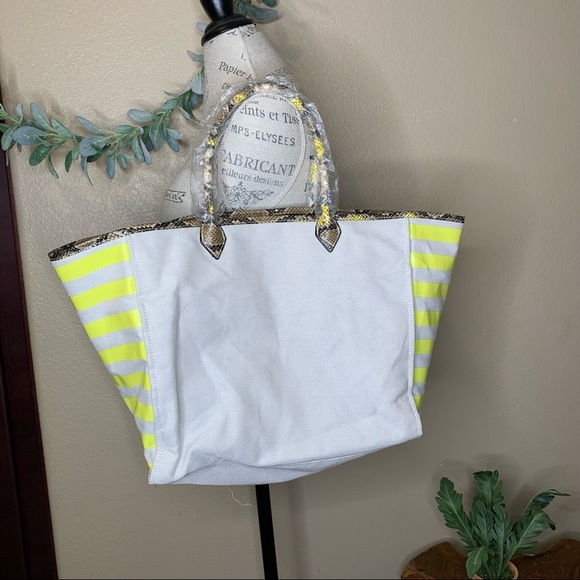 Victoria Secrets Tote Weekender Bag - Picture 3 of 9